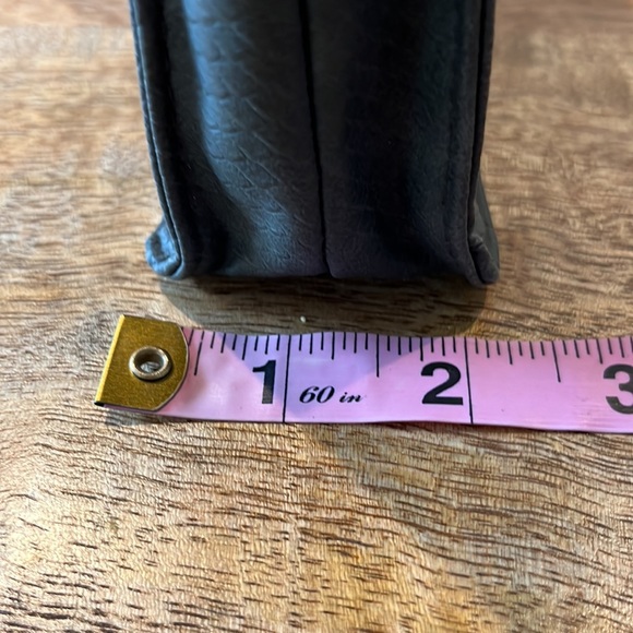 Roxy Textured Crossbody Bag - Picture 11 of 12